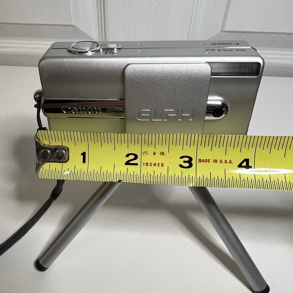 CANON ELPH Z3 COMPACT DIGITAL APS POINT & SHOOT FILM‎ CAMERA W Tripod - Untested